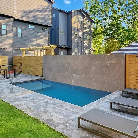New Modern Multi-Level Home Pooltable & Rooftop